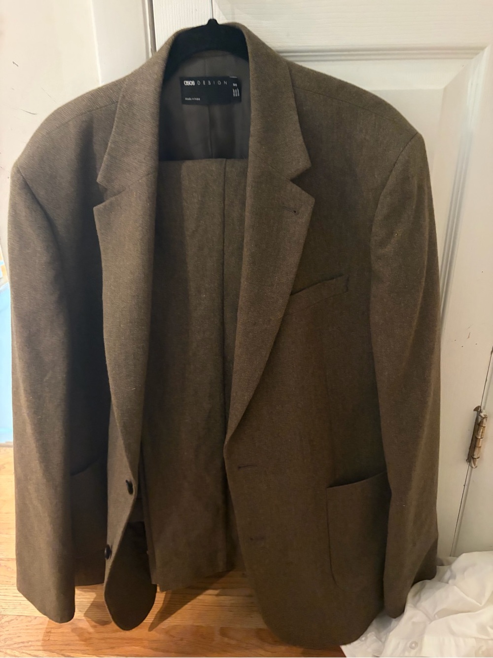 ASOS DESIGN Textured Two-Piece Suit Set - Blazer & Trousers (Brown/Taupe)